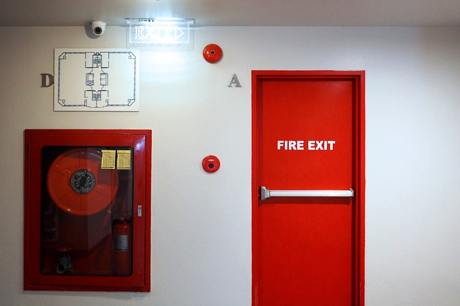 Vị trí lắp đặt cửa chống cháy nên ở nơi thoát hiểm