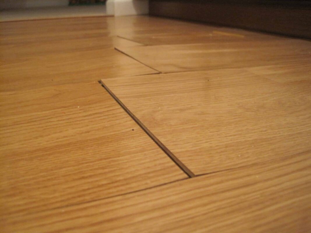 Sàn gỗ bị phồng rộp, cong vênh do lựa chọn ván sàn kém chất lượng