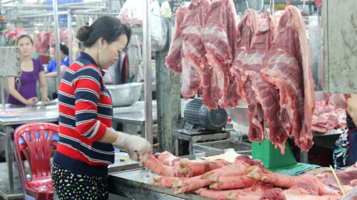 Thị trường thịt heo vẫn đang giảm giá ác liệt